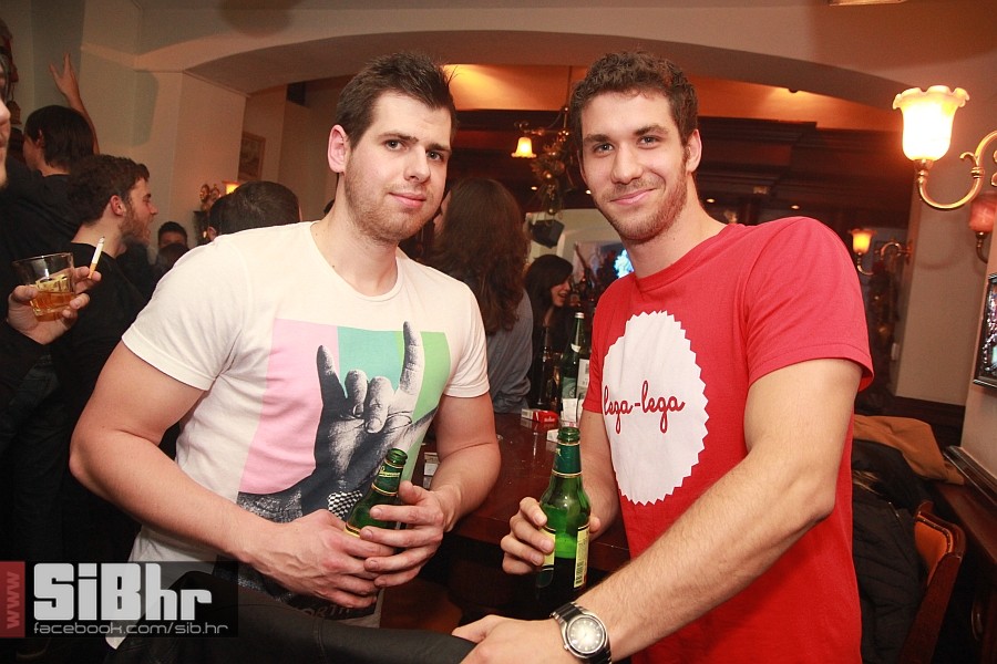 nocni_zivot_OldBridgePub_040120