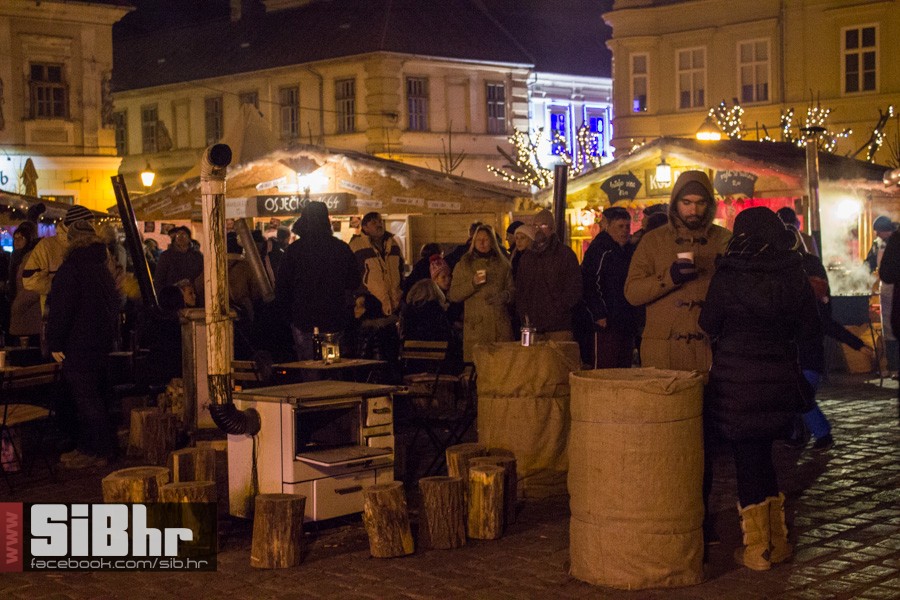 nova_godina_2016_trg_tvrdja_sib nova_godina_2016_trg_tvrdja_sib