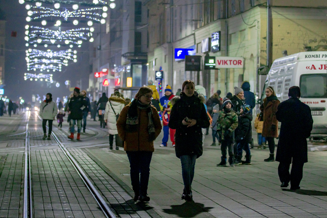 Svjetlosni efekti očarali i promijenili središte Osijeka Svjetlosni efekti očarali i promijenili središte Osijeka