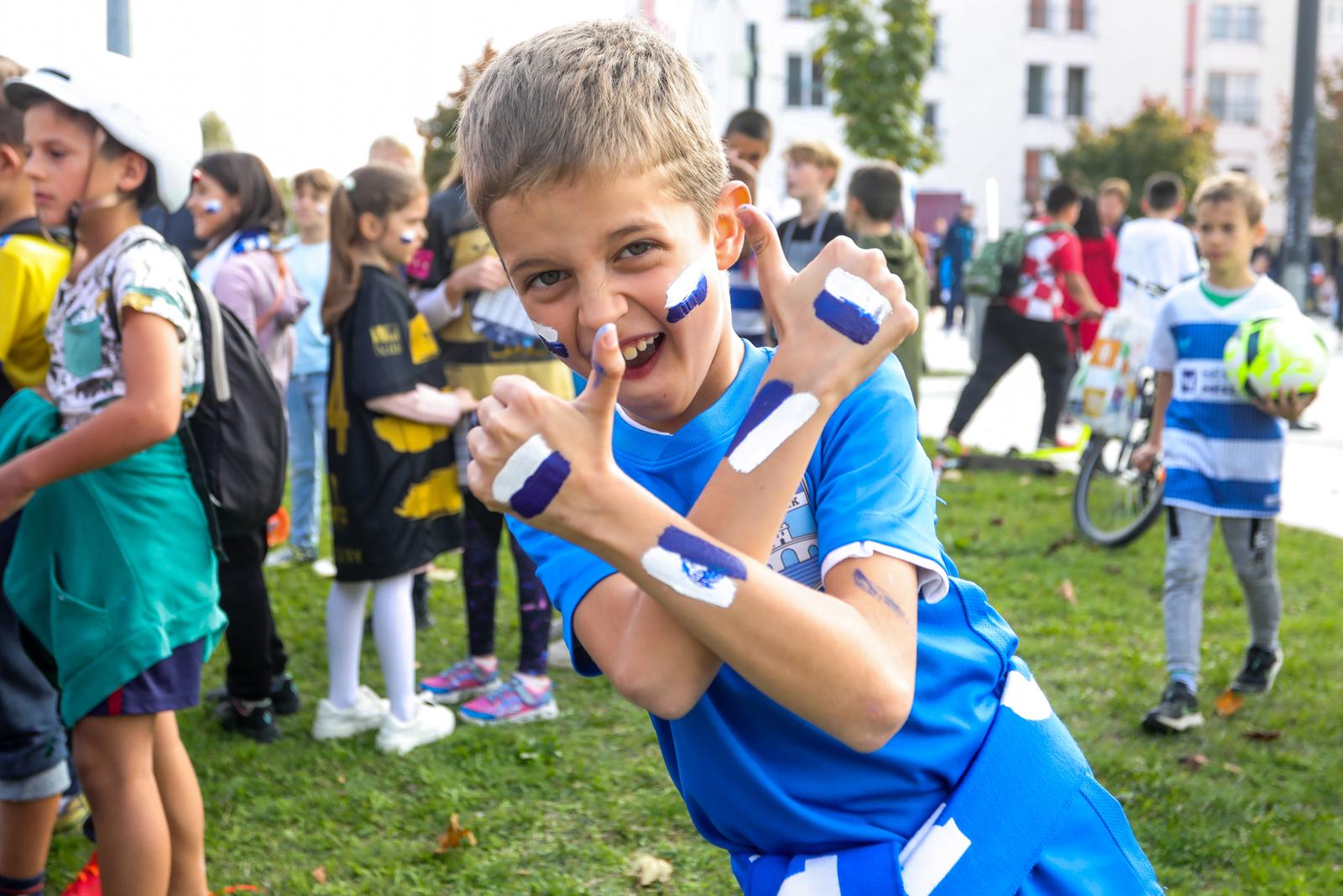 Bijelo-plavi korner Jug 2 Bijelo-plavi korner Jug 2