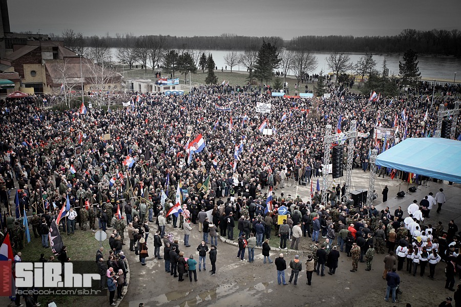 vukovar_prosvjed_protiv_cirilic