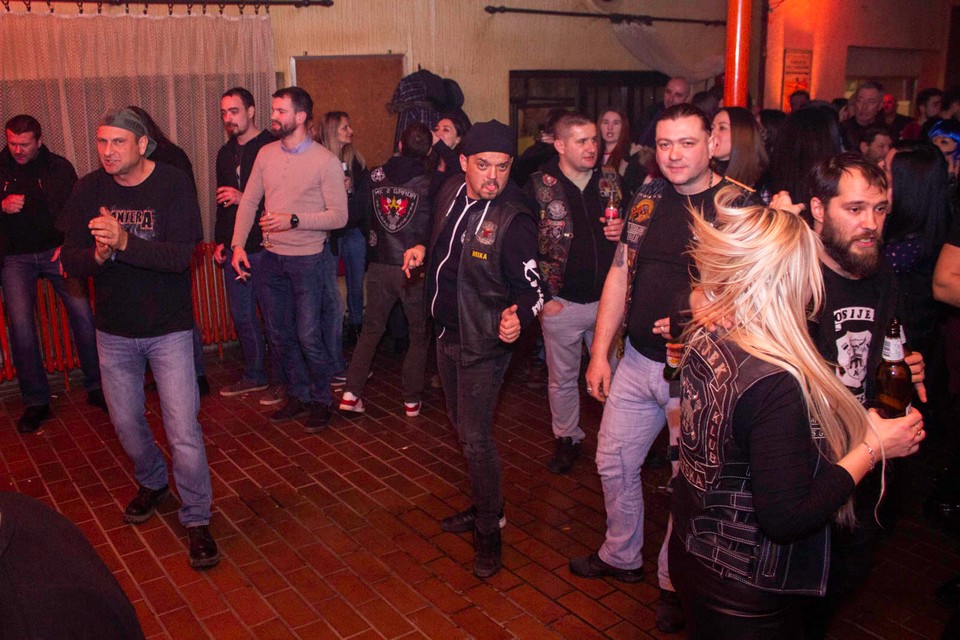 Motoristi partyjali u Balotama uz svirku uživo grupe Lucky day