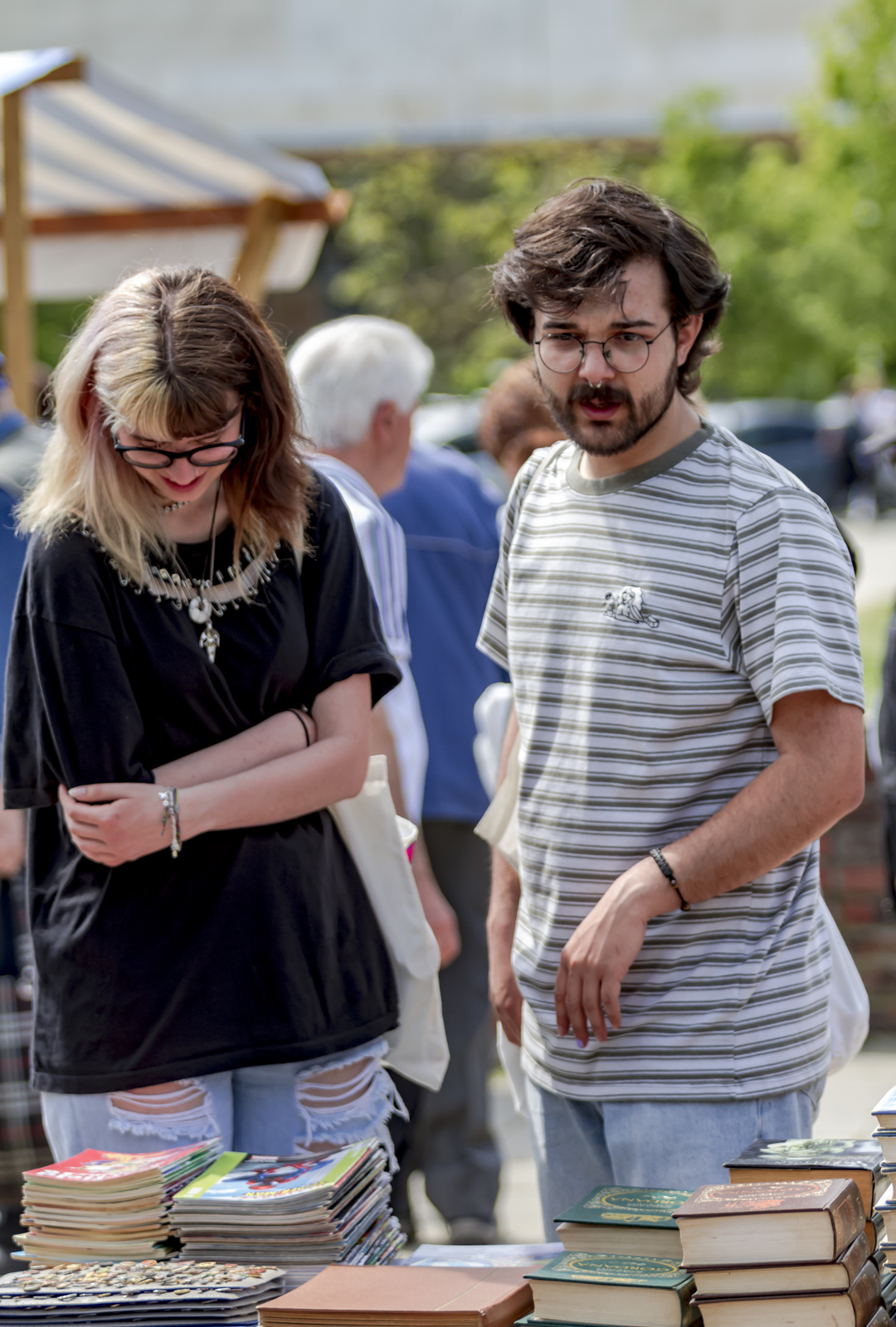 Na Sajmu antikviteta brojni izlagači umjetnina, posuđa, rukotvorina…