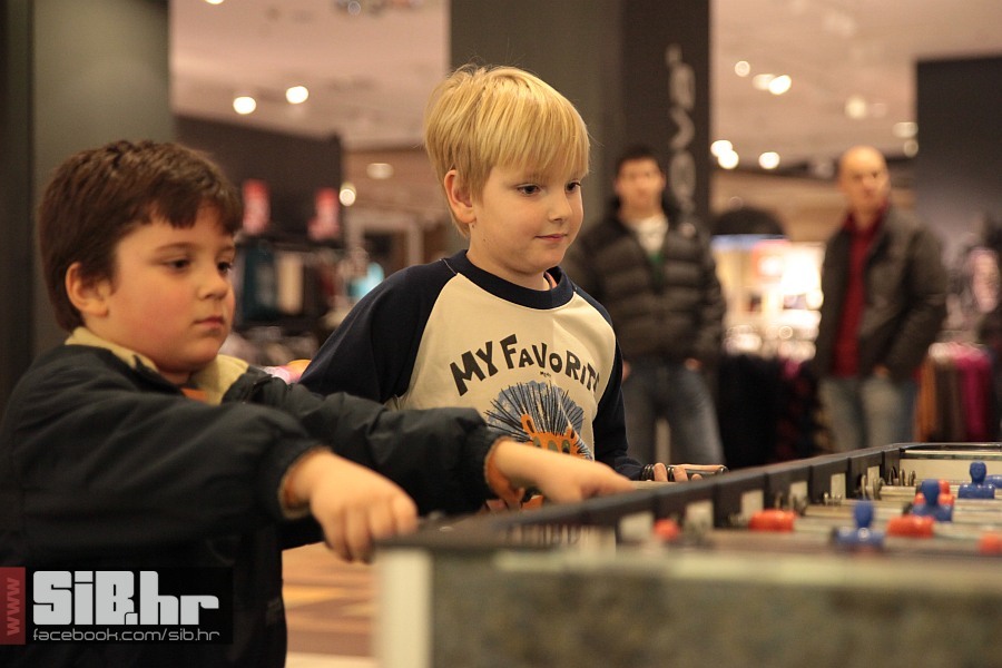 juniori_nkos_u_avenuemallu_2812 juniori_nkos_u_avenuemallu_2812