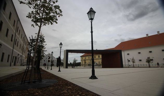 Osijek, 3.10.2019. – Trg Vatroslava Lisinskog pred otvorenje Osijek, 3.10.2019. – Trg Vatroslava Lisinskog pred otvorenje