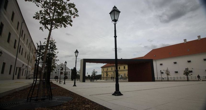 Osijek, 3.10.2019. – Trg Vatroslava Lisinskog pred otvorenje Osijek, 3.10.2019. – Trg Vatroslava Lisinskog pred otvorenje