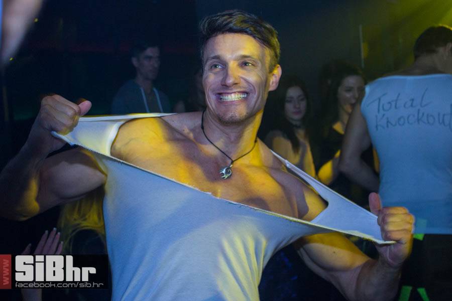 muski_striptiz_outside_SiBhr_54