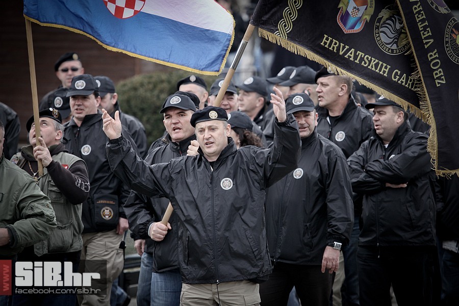 vukovar_prosvjed_protiv_cirilic