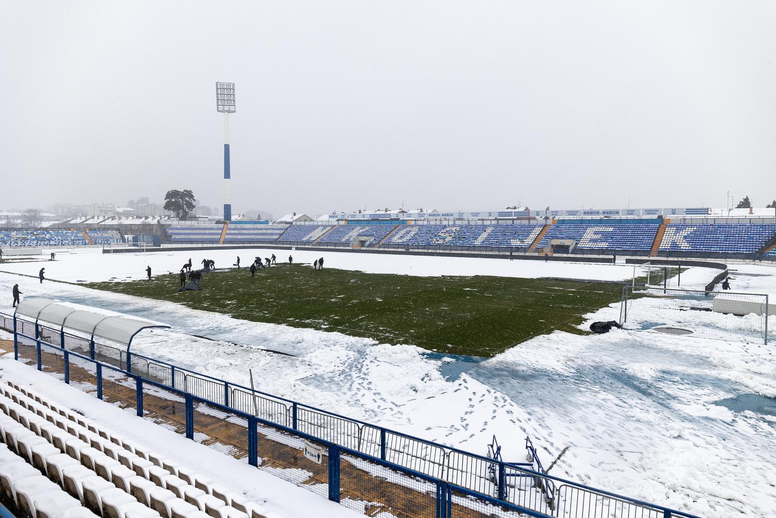 Navijači čiste Gradski vrt od snijega, veljača 2023.