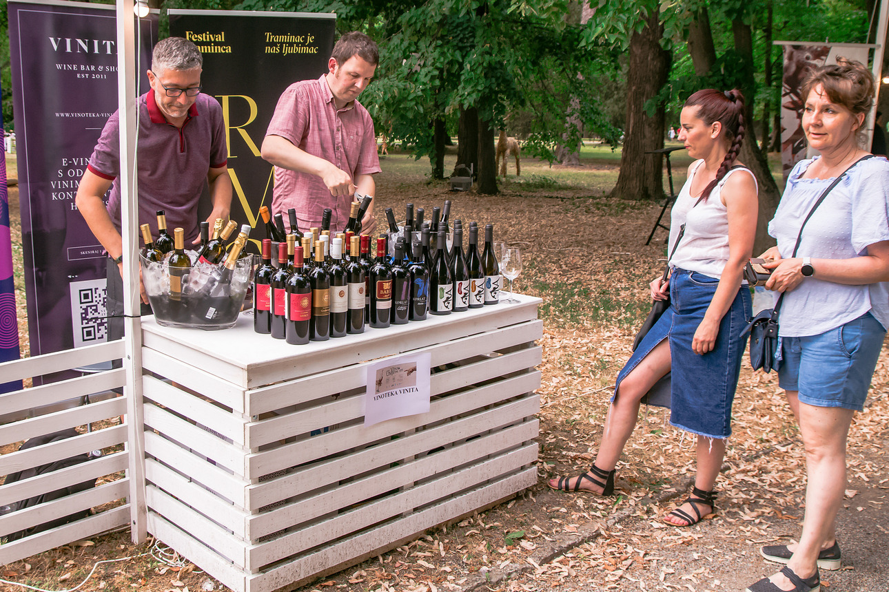 Večer vina i umjetnosti u Osijeku Večer vina i umjetnosti u Osijeku