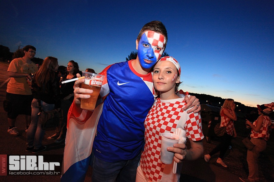 dc_party_14062012_sibhr_by_mban