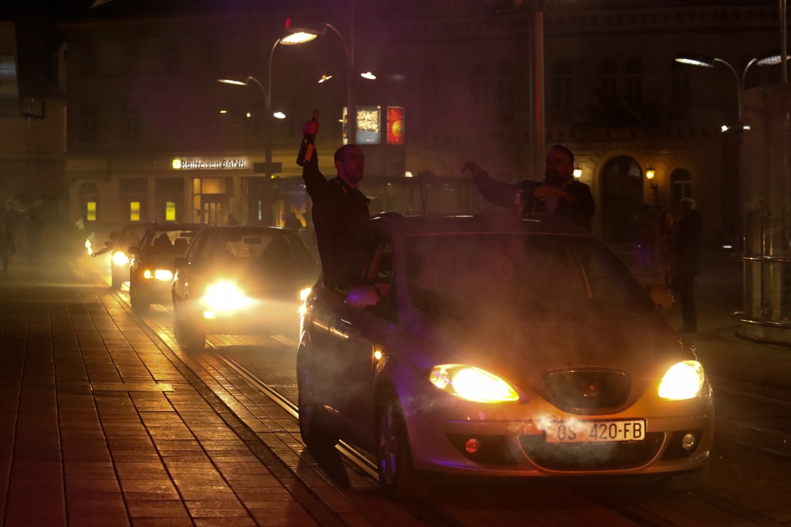 Karusel navijača ulicama Osijeka