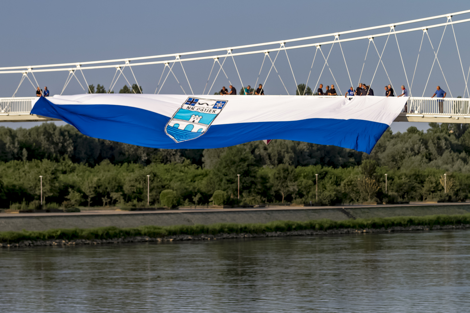 Zastava NK Osijek na mostu Zastava NK Osijek na mostu