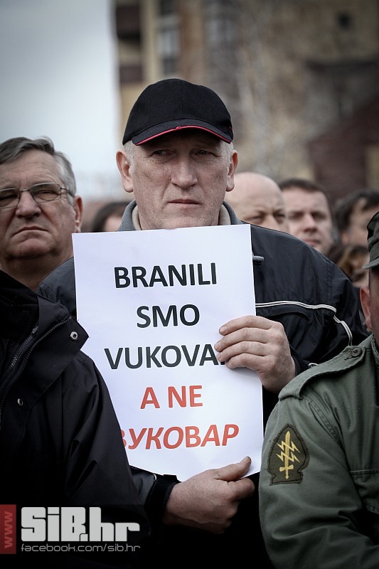 vukovar_prosvjed_protiv_cirilic