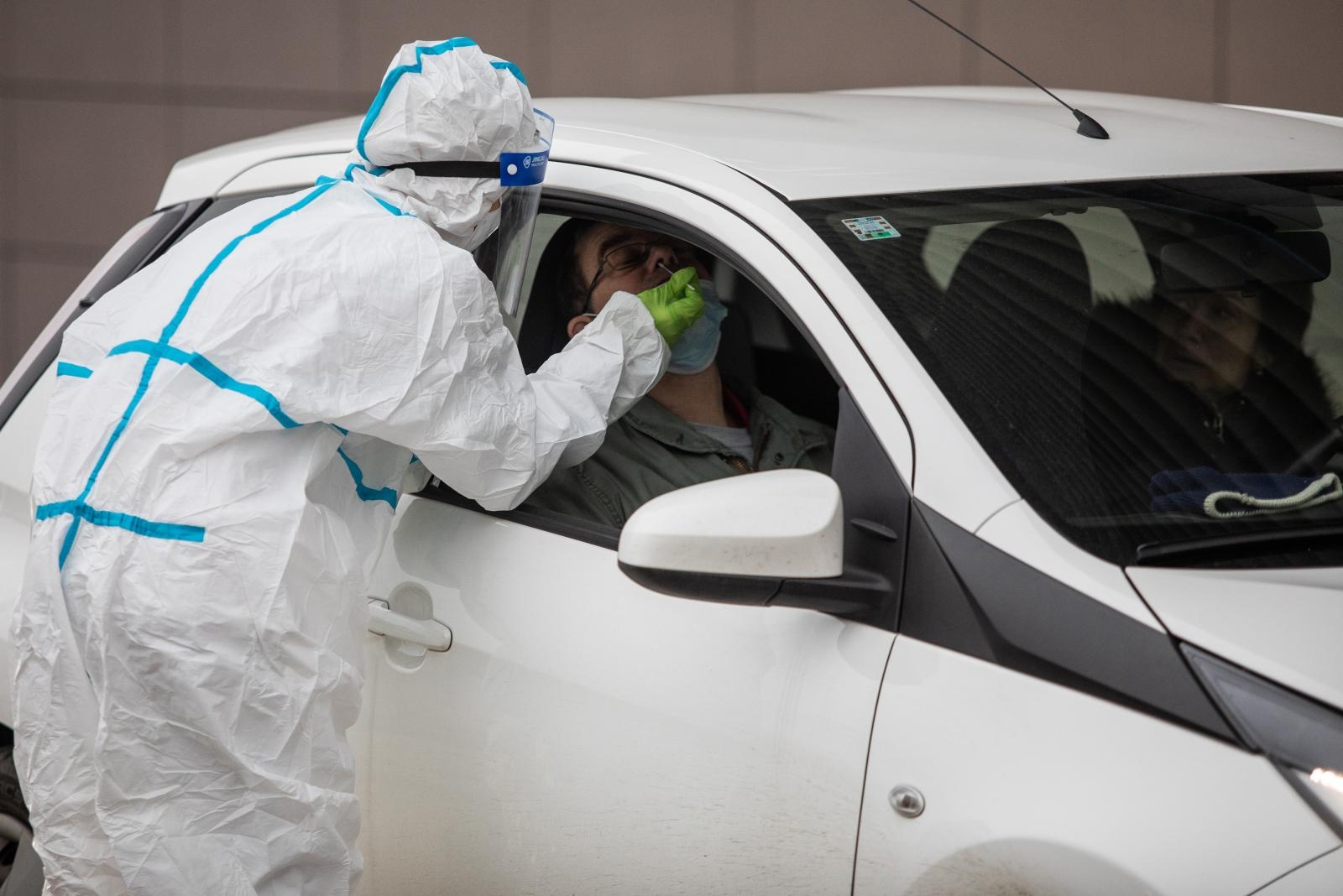 Drive-in testiranje na koronavirus u Osijeku