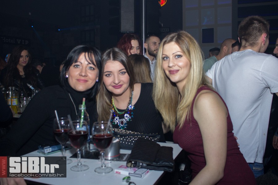 outside_striptiz_osijek_3