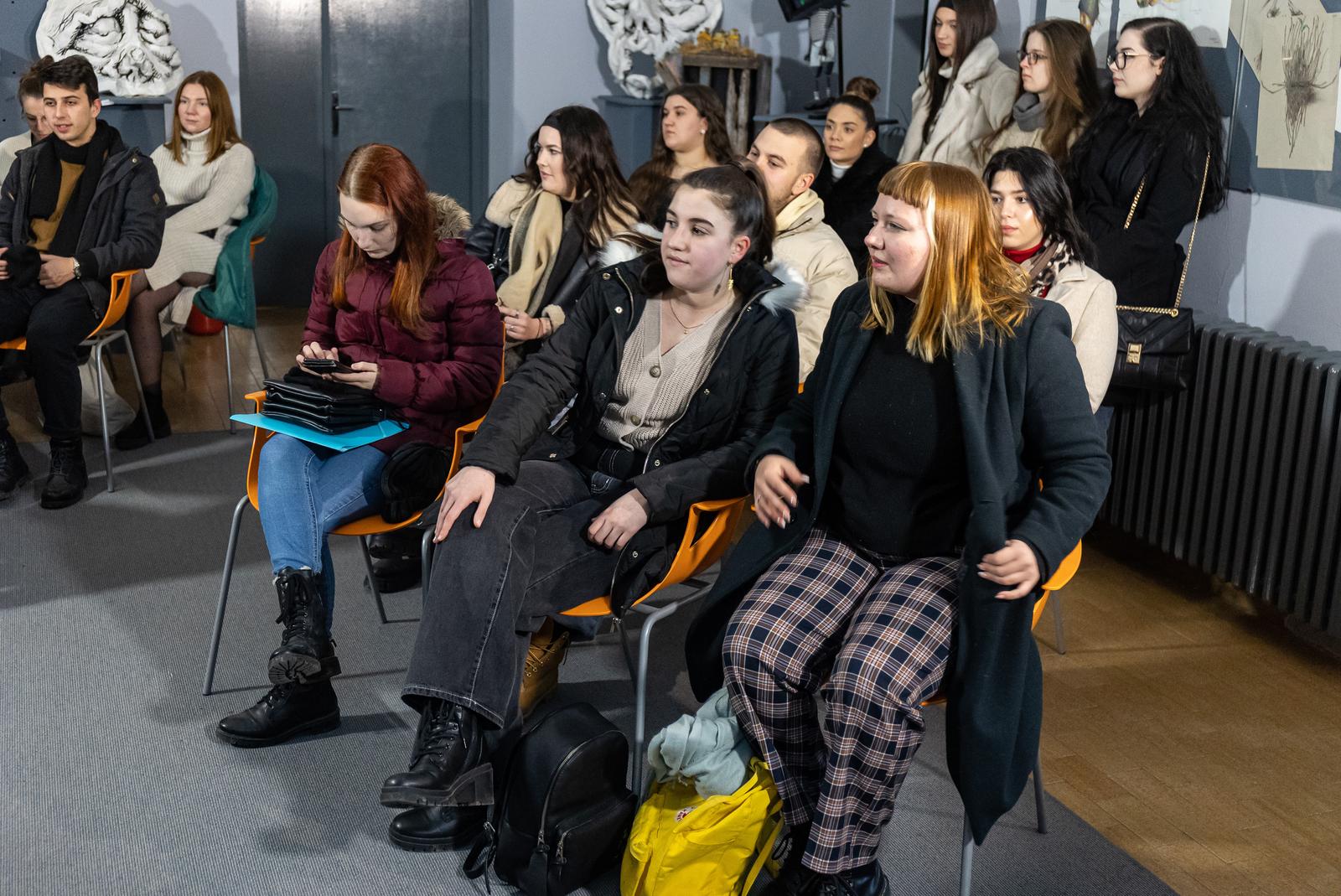 Mirela Holy predstavila knjigu “Apokalipsa” na osječkoj Akademiji za umjetnost i kulturu