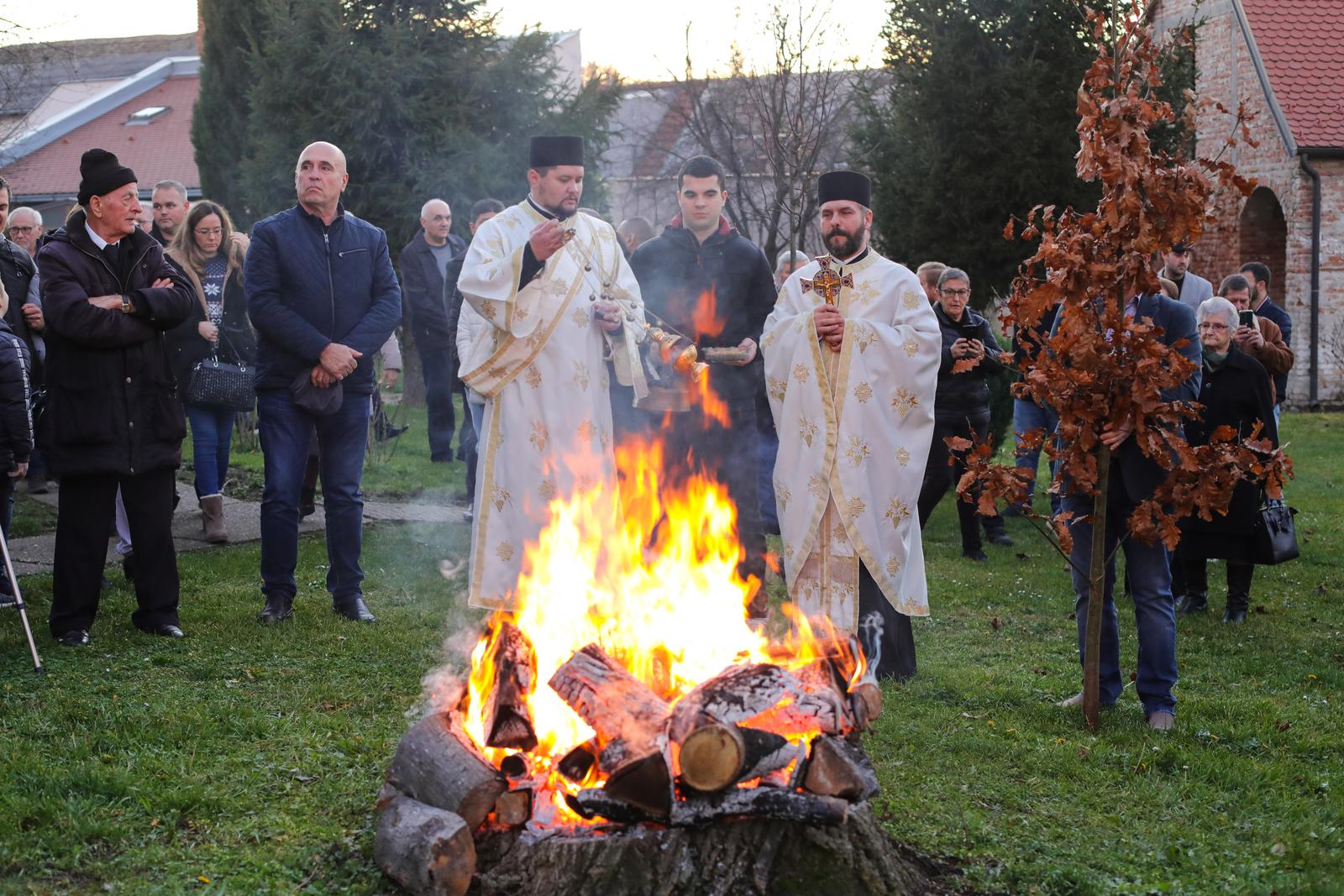 Paljenje Badnjaka u Osijeku Paljenje Badnjaka u Osijeku