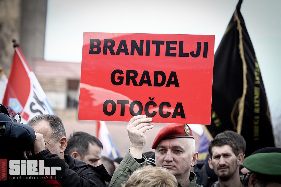 vukovar_prosvjed_protiv_cirilic