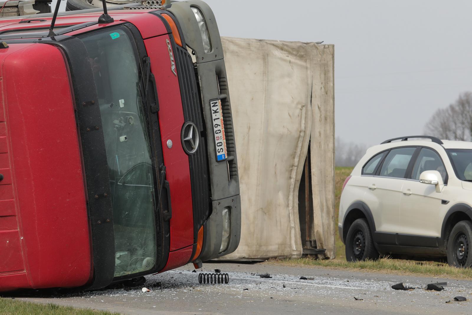 Prevrnut kamion na Podravskoj magistrali Prevrnut kamion na Podravskoj magistrali