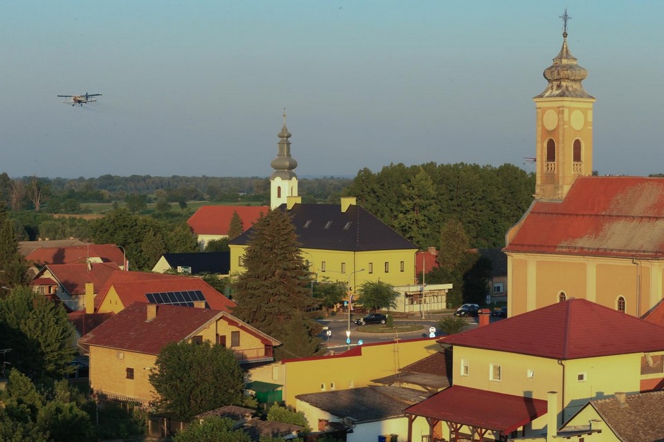 Udar na komarce s neba i sa zemlje Udar na komarce s neba i sa zemlje