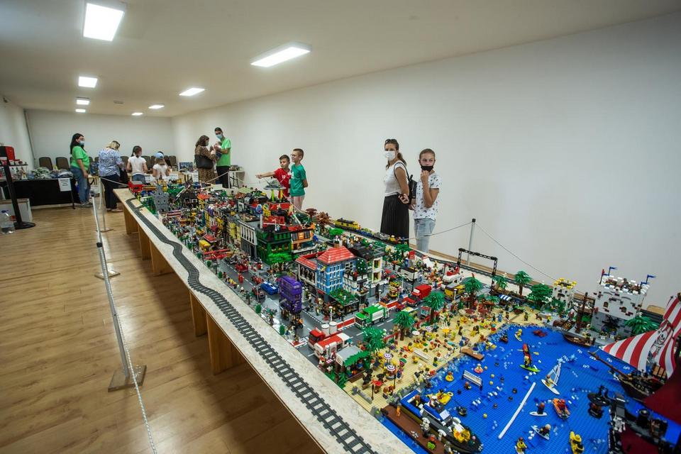 Pogledajte đakovačku katedrali izgrađenu od 15 tisuća lego kockica