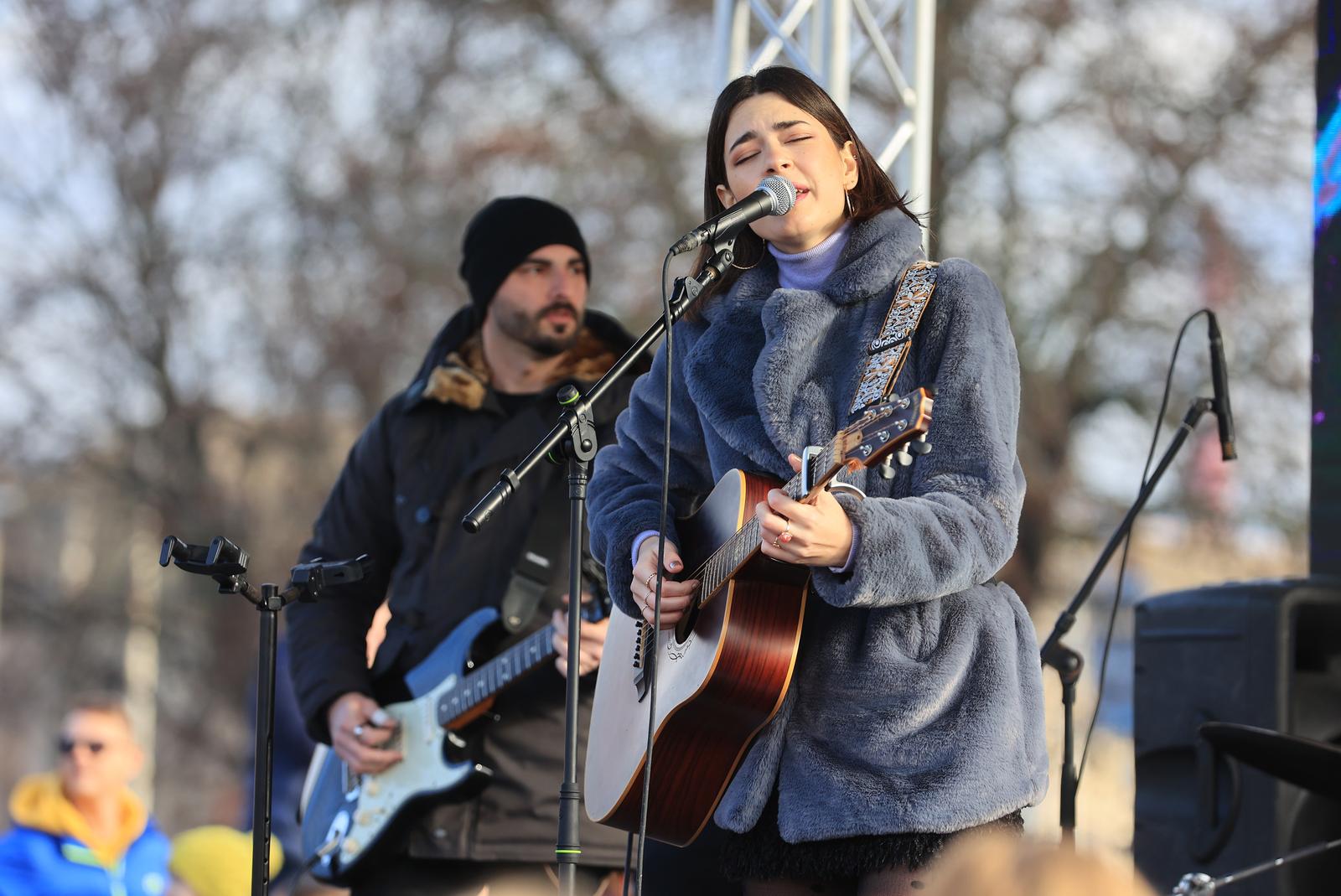 Doček Nove godine uz Miu Dimšić Doček Nove godine uz Miu Dimšić