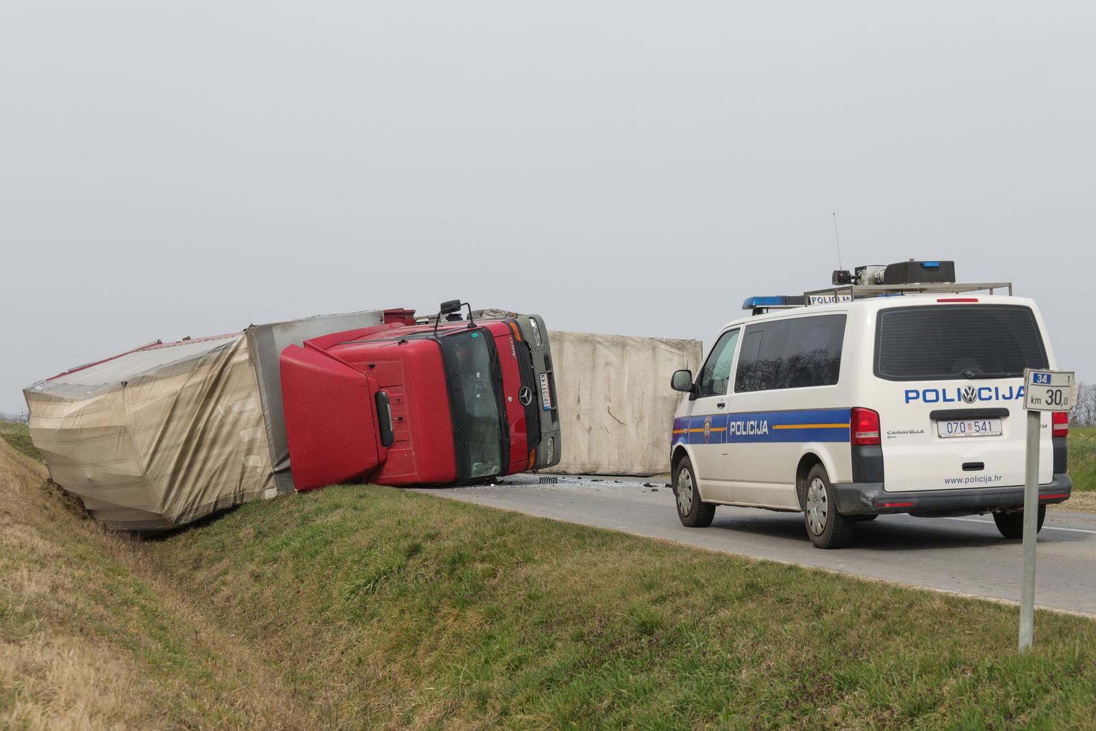 Prevrnut kamion na Podravskoj magistrali Prevrnut kamion na Podravskoj magistrali