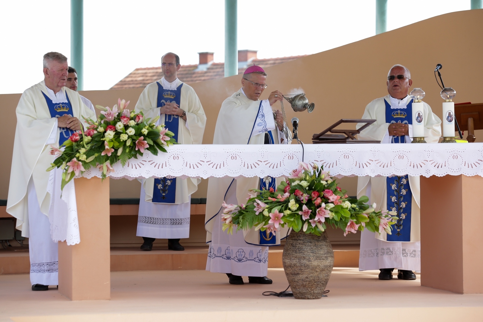Vjernici na proslavi Velike Gospe u Aljmašu