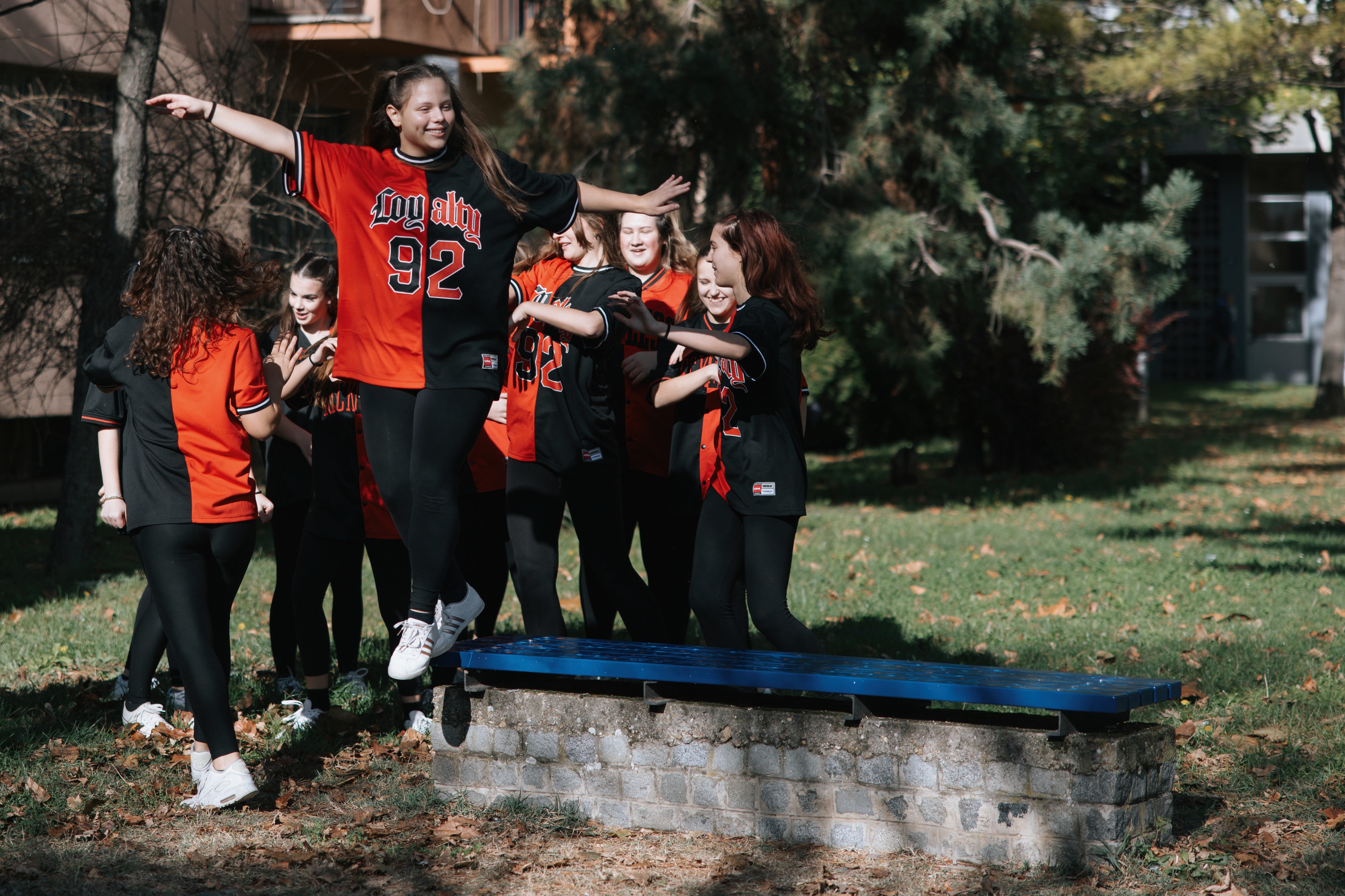 Oslikane klupe u osječkom parku Oslikane klupe u osječkom parku