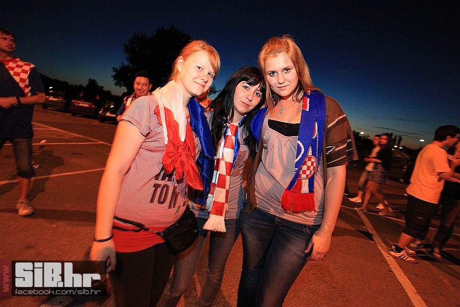 dc_party_14062012_sibhr_by_mban