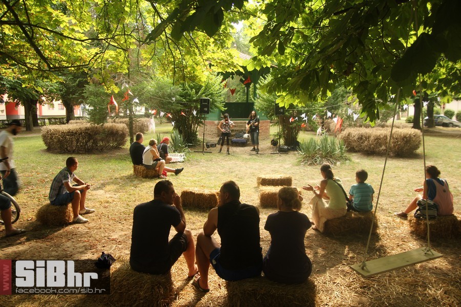 backyard_art_festival_SiBhr_78