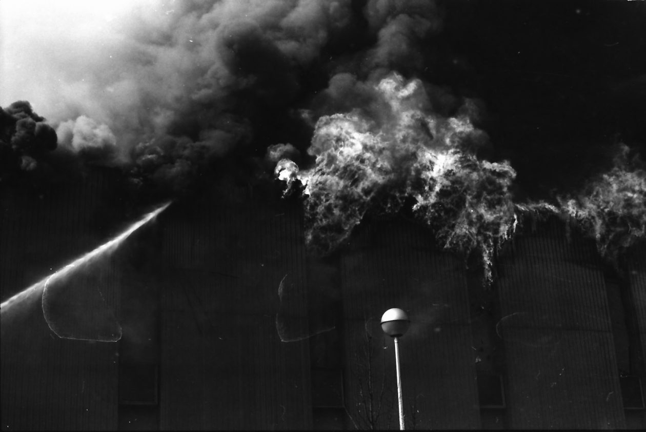 h4-8-HR-DAOS-964-2-2-1-18-3-Osijek-na-fotografijama-Supermarket-pozar-Osijek-1982-godina h4-8-HR-DAOS-964-2-2-1-18-3-Osijek-na-fotografijama-Supermarket-pozar-Osijek-1982-godina