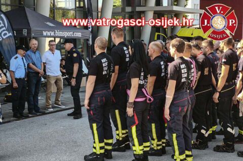 Firefighters rope rescue competition