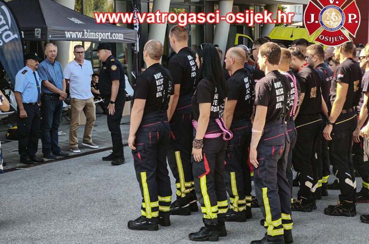 Firefighters rope rescue competition