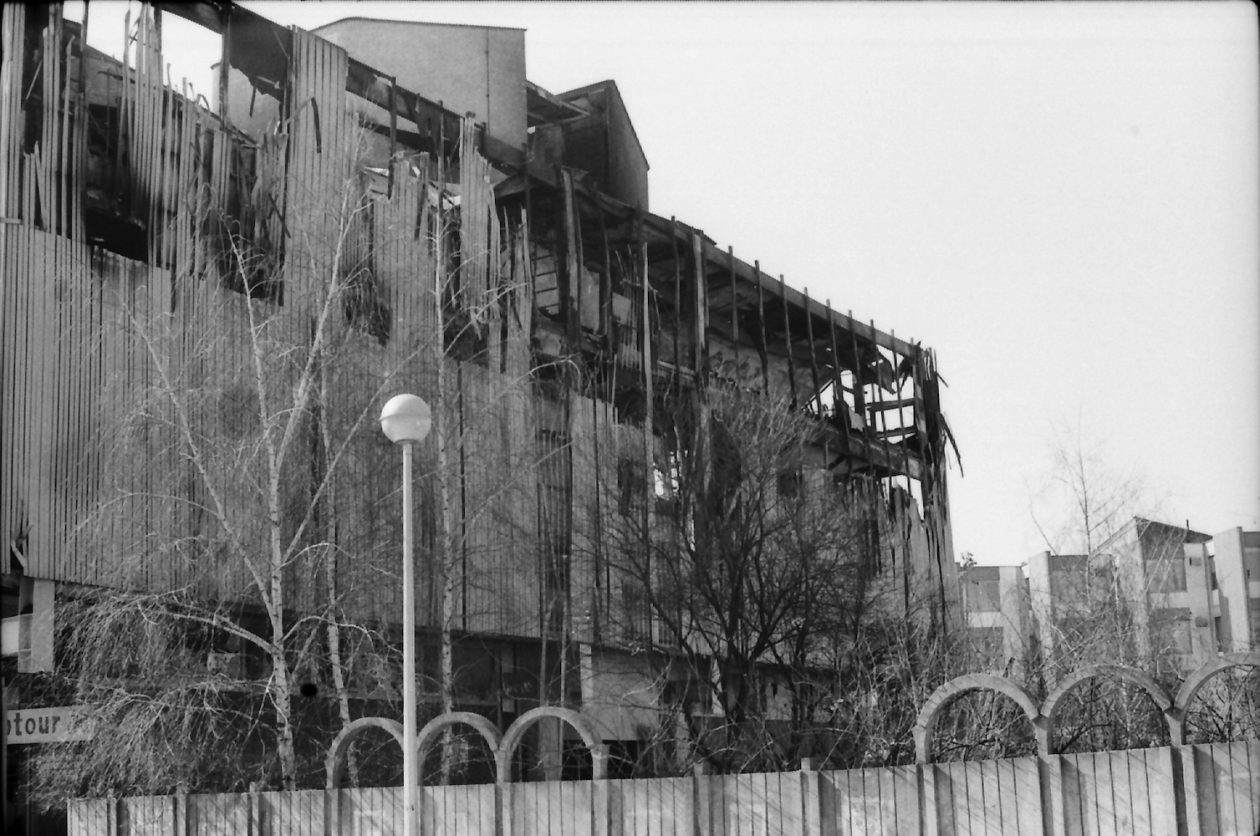 l4-11-HR-DAOS-964-2-2-1-19-5-Osijek-na-fotografijama-Supermarket-pozar-Osijek-1982-godina l4-11-HR-DAOS-964-2-2-1-19-5-Osijek-na-fotografijama-Supermarket-pozar-Osijek-1982-godina