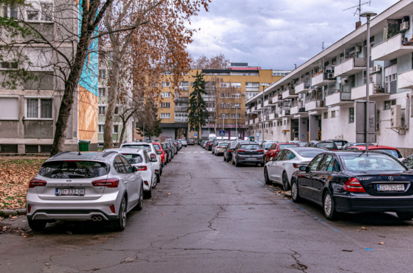 parking automobili parkiralište auti