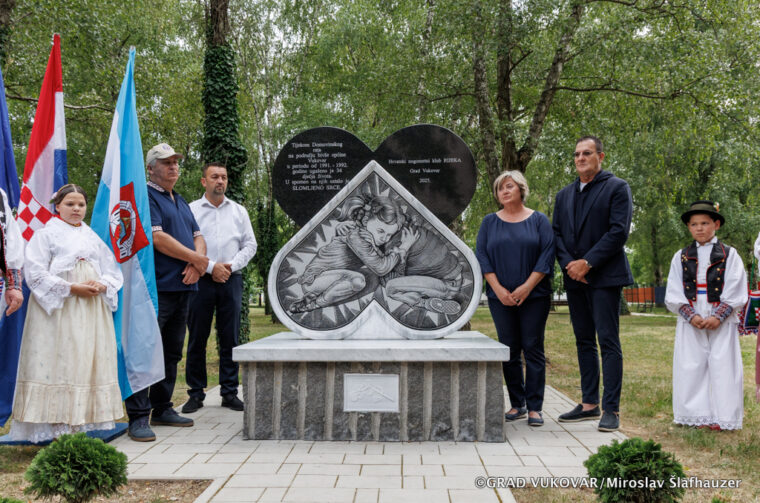 spomenik slomljeno srce