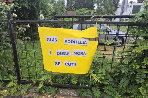 transparent na OŠ Ivana Filipovića transparent na OŠ Ivana Filipovića