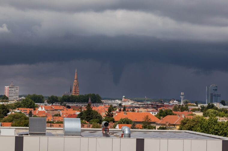 Funnel cloud