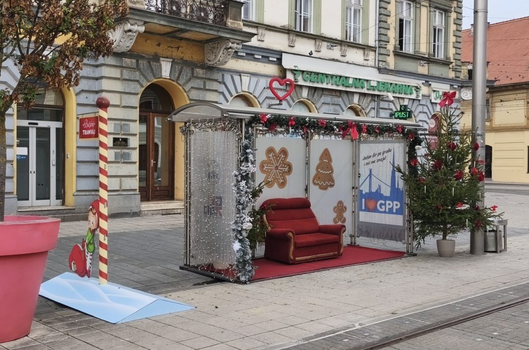 božićna tramvajska stanica