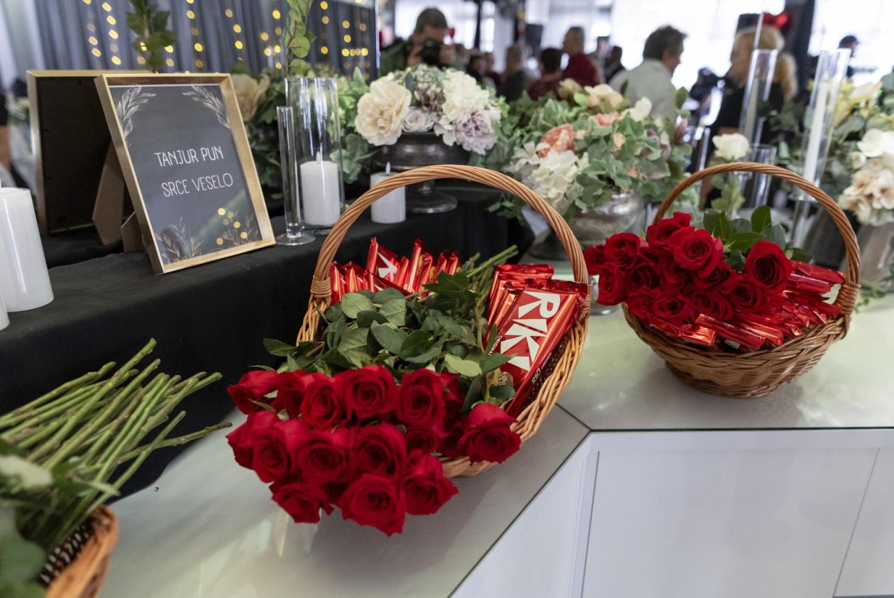 Osijek: Ivan Radić pridružio se tradicionalnoj proslavi zlatnog pira osječkih bračnih parova Osijek: Ivan Radić pridružio se tradicionalnoj proslavi zlatnog pira osječkih bračnih parova