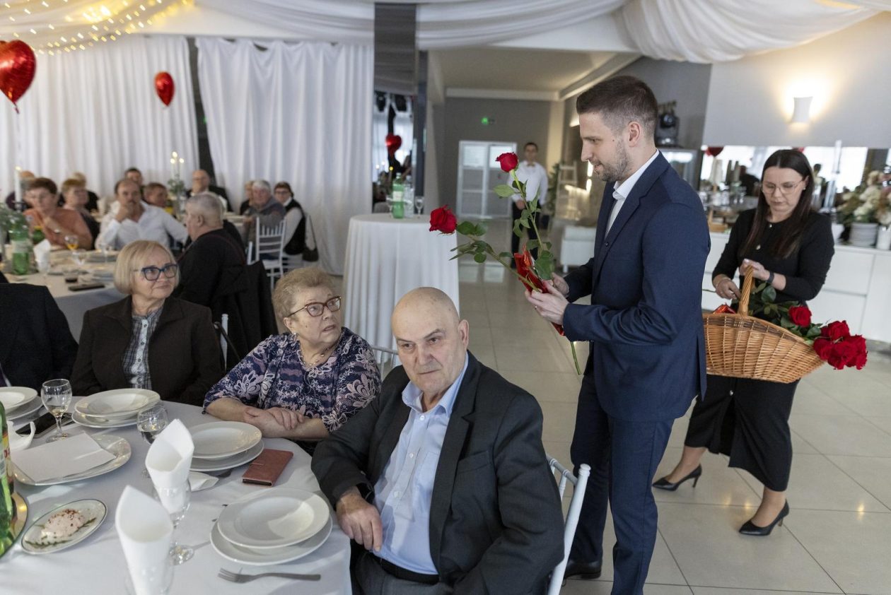 Osijek: Ivan Radić pridružio se tradicionalnoj proslavi zlatnog pira osječkih bračnih parova Osijek: Ivan Radić pridružio se tradicionalnoj proslavi zlatnog pira osječkih bračnih parova